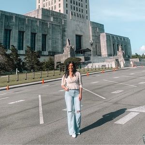 The cutest highwaist jeans.